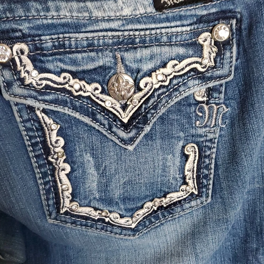 Miss Me embellished bootcut jeans - Picture 3 of 7